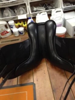 PDS Carl Hester Collection Monoflap Dressage Saddle -Equestrian Supplies IMG 4309