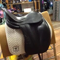 Bruno Delgrange Dressage Saddle - 18" -Equestrian Supplies IMG 4346