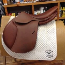 Butet Saumur Close Contact Jump Saddle - 17.5"