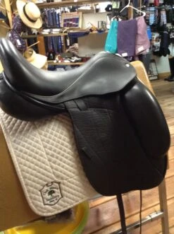 SOLD Custom Saddlery Icon Flight Dressage Saddle SOLD -Equestrian Supplies IMG 4416