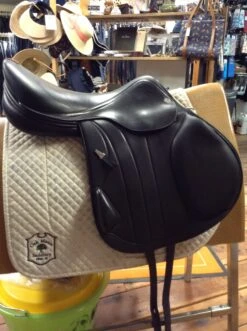 Equipe EK-26 Monoflap Jump Saddle- 17.5" -Equestrian Supplies IMG 4505