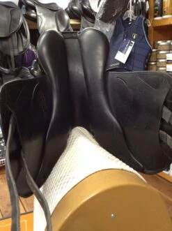 Equipe EK-26 Monoflap Jump Saddle- 17.5" -Equestrian Supplies IMG 4510