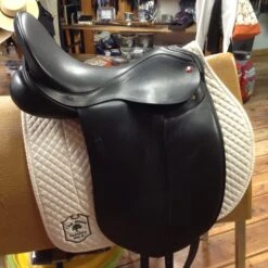 Albion SLK Dressage Saddle - 17.5" -Equestrian Supplies IMG 4895
