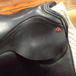 Albion SLK Dressage Saddle - 17.5" -Equestrian Supplies IMG 4896