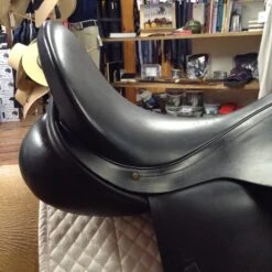 Albion SLK Dressage Saddle - 17.5" -Equestrian Supplies IMG 4897