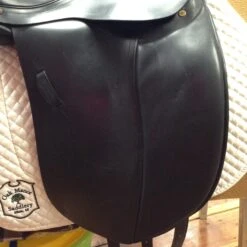 Albion SLK Dressage Saddle - 17.5" -Equestrian Supplies IMG 4898