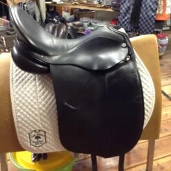 Albion Platinum Ultima Dressage Saddle - 17.5" -Equestrian Supplies IMG 5079
