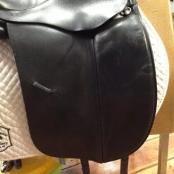 Albion Platinum Ultima Dressage Saddle - 17.5" -Equestrian Supplies IMG 5082