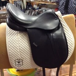 Stubben D Euphoria Dressage Saddle - 17" -Equestrian Supplies IMG 5094
