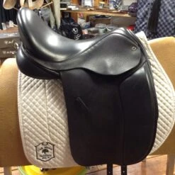 Black Country Eloquence Dressage Saddle - 17.5" -Equestrian Supplies IMG 5111