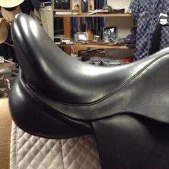Black Country Eloquence Dressage Saddle - 17.5" -Equestrian Supplies IMG 5113